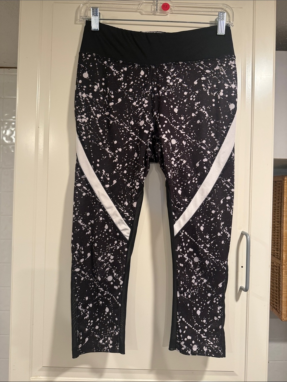 Danskin Black & White Splash Print Active capris Leggings size small